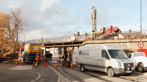 Forarbeidene til ny jernbanebru er i gang. Foto: Reidar Nordkveldemoen ©
