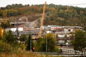 Store maskiner og kraner er i gang med den Nye E18, Foto: Reidar Nordkveldemoen