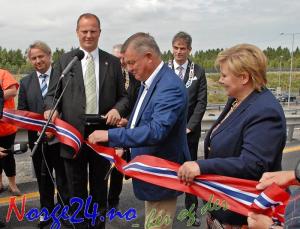 Godt at det åpnes flere firefeltsveier så OL-pampene kommer seg fram. Foto: Jan E. Thorstein