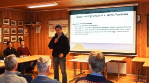 Det ble gitt en utfyllende orientering om den planlagte gruvedriften.  Foto: Reidar Nordkveldemoen ©