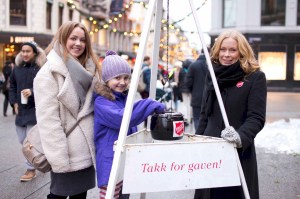 Elin Herikstad, leder for velferd og utvikling i Frelsesarmeen ved julegryta på Egertorget i Oslo.