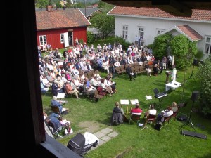 800_Gudstjeneste og barndåp på Tunet juni 03