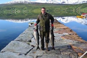 STORE SEI: Norskekysten er som et trekkplaster på fiskelystne turister. Her fra sjøfiske i Lavangen i Troms. (FOTO: Novasol)