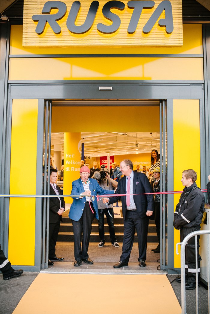 Olav-Thon-klipper-Rusta-båndet---Strømmen